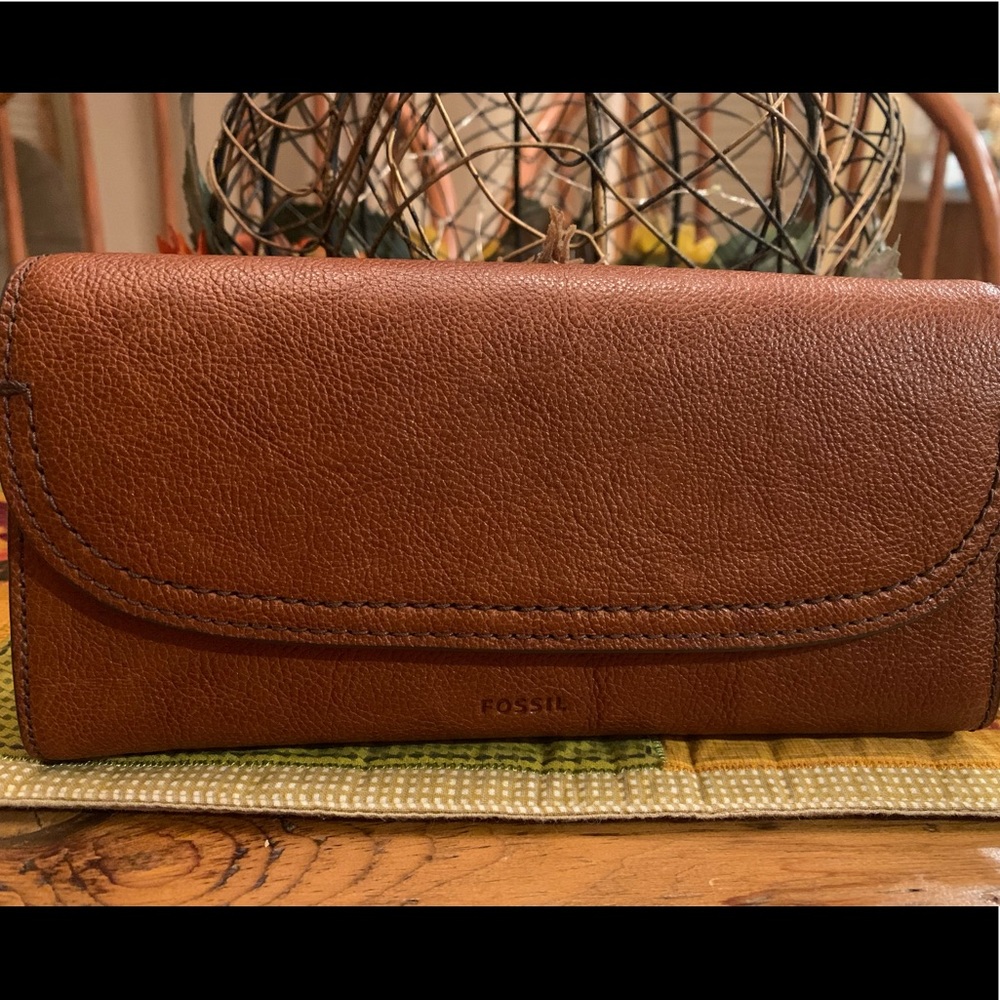 Leather Fossil wallet excellent condition